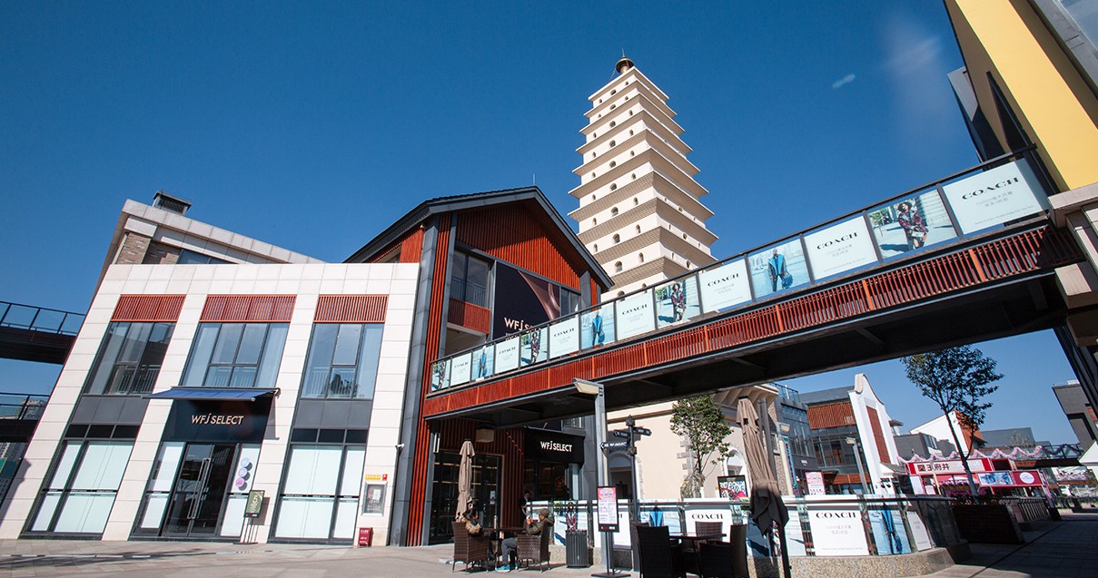 龙8头号玩家奥莱·滇池小镇