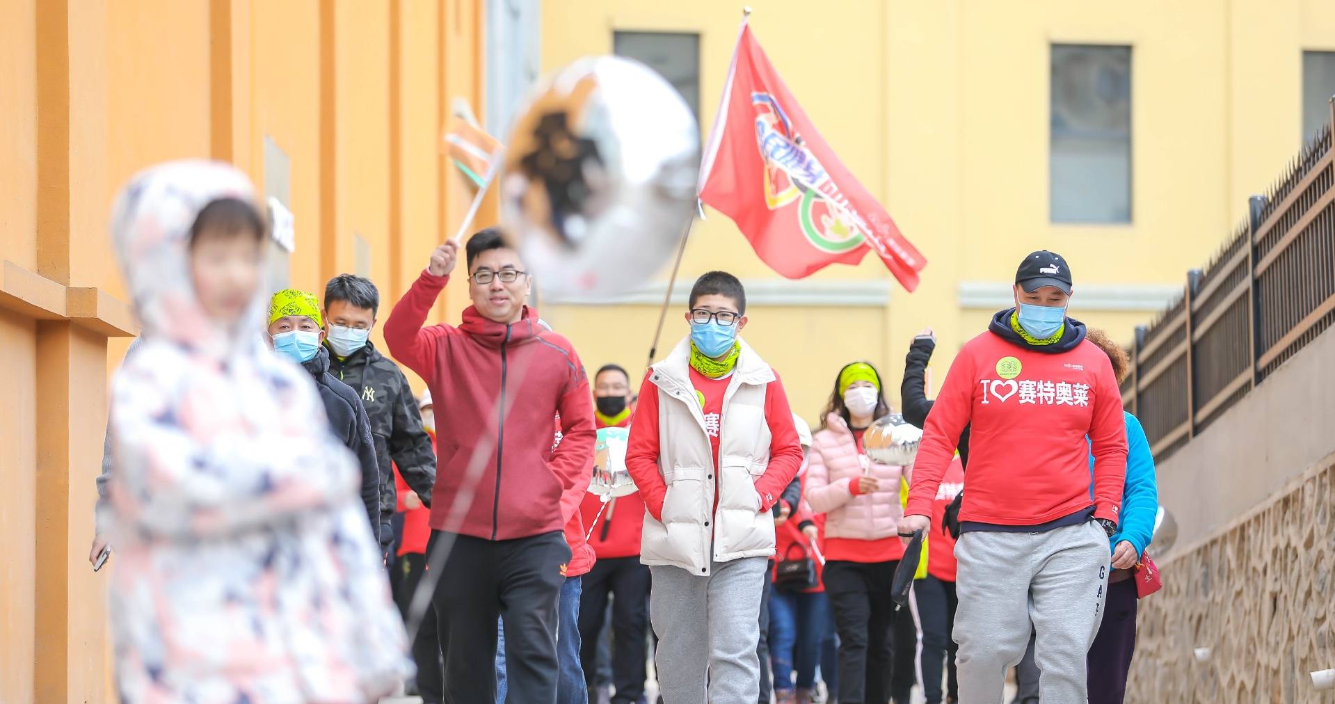 龙8头号玩家奥莱·棋盘山小镇