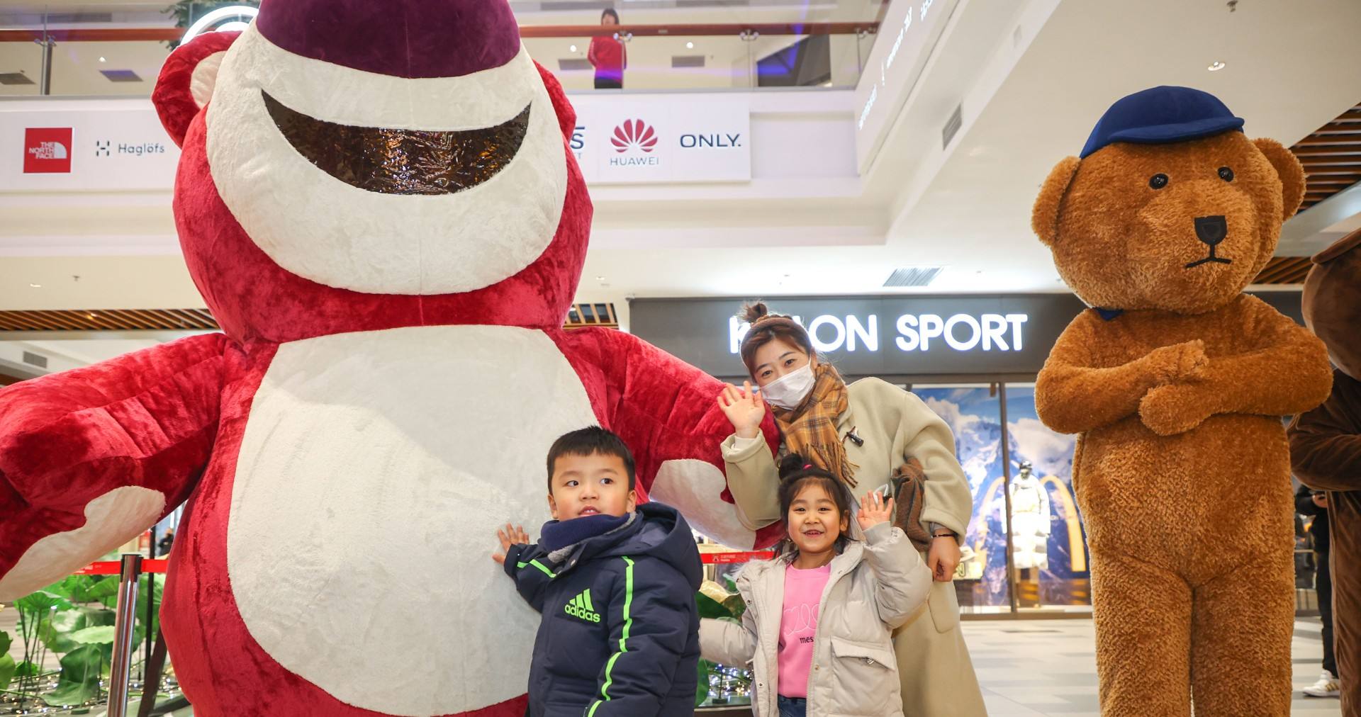 龙8头号玩家奥莱·棋盘山小镇