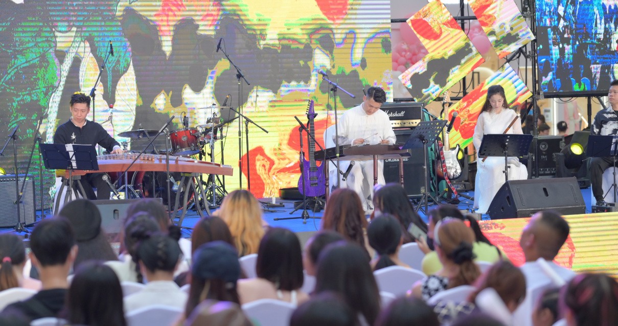 成都龙8头号玩家Discovery